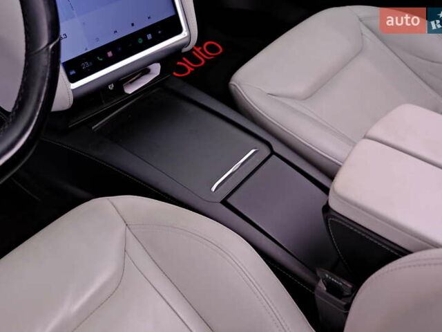 Белый Тесла Модель С, объемом двигателя 0 л и пробегом 62 тыс. км за 20900 $, фото 24 на Automoto.ua