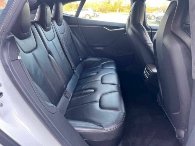 Білий Тесла Модель С, об'ємом двигуна 0 л та пробігом 74 тис. км за 11900 $, фото 10 на Automoto.ua