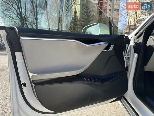 Белый Тесла Модель С, объемом двигателя 0 л и пробегом 159 тыс. км за 15500 $, фото 17 на Automoto.ua