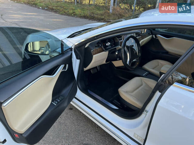 Белый Тесла Модель С, объемом двигателя 0 л и пробегом 171 тыс. км за 16600 $, фото 16 на Automoto.ua