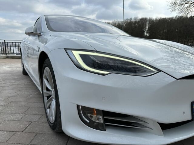 Белый Тесла Модель С, объемом двигателя 0 л и пробегом 143 тыс. км за 24500 $, фото 6 на Automoto.ua