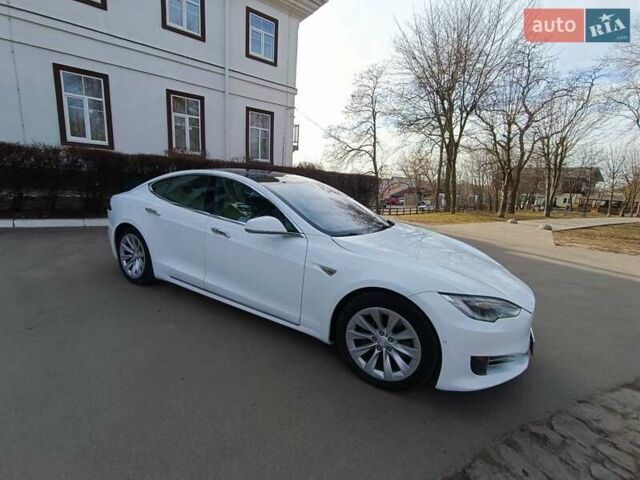 Белый Тесла Модель С, объемом двигателя 0 л и пробегом 105 тыс. км за 15900 $, фото 2 на Automoto.ua
