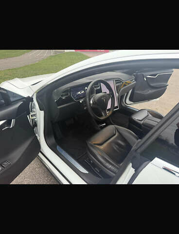 Білий Тесла Модель С, об'ємом двигуна 0 л та пробігом 106 тис. км за 12800 $, фото 7 на Automoto.ua