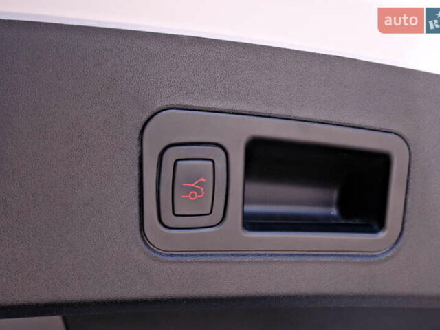 Белый Тесла Модель С, объемом двигателя 0 л и пробегом 62 тыс. км за 20900 $, фото 65 на Automoto.ua