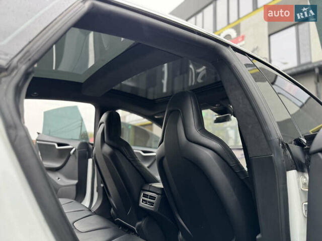 Білий Тесла Модель С, об'ємом двигуна 0 л та пробігом 134 тис. км за 15850 $, фото 15 на Automoto.ua