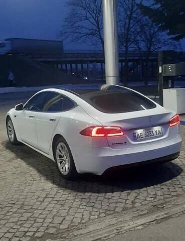 Белый Тесла Модель С, объемом двигателя 0 л и пробегом 178 тыс. км за 15900 $, фото 31 на Automoto.ua