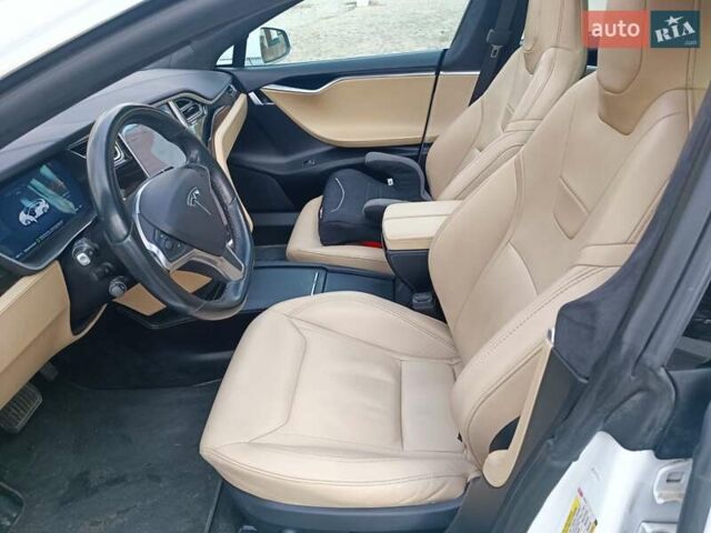 Белый Тесла Модель С, объемом двигателя 0 л и пробегом 105 тыс. км за 15900 $, фото 14 на Automoto.ua