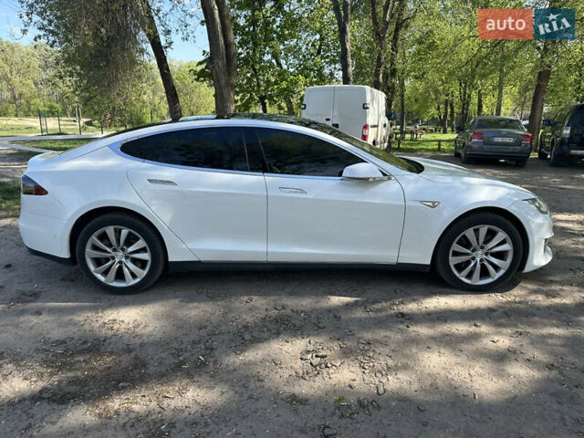 Белый Тесла Модель С, объемом двигателя 0 л и пробегом 148 тыс. км за 17900 $, фото 7 на Automoto.ua