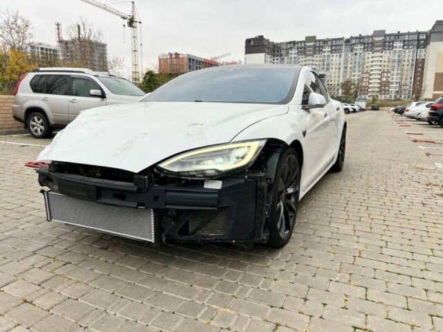 Белый Тесла Модель С, объемом двигателя 0 л и пробегом 196 тыс. км за 13000 $, фото 5 на Automoto.ua