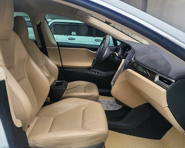 Белый Тесла Модель С, объемом двигателя 0 л и пробегом 150 тыс. км за 20500 $, фото 20 на Automoto.ua