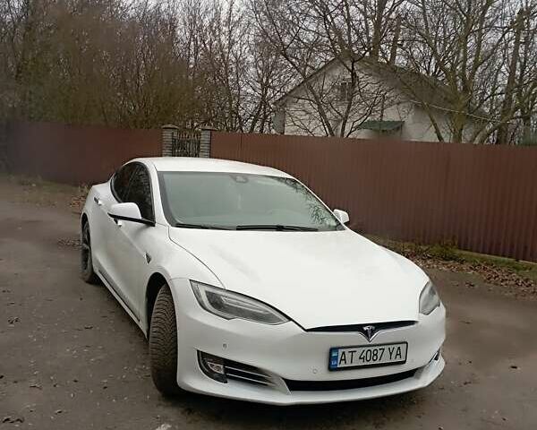 Белый Тесла Модель С, объемом двигателя 0 л и пробегом 136 тыс. км за 14900 $, фото 1 на Automoto.ua