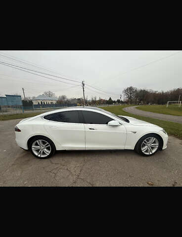 Білий Тесла Модель С, об'ємом двигуна 0 л та пробігом 106 тис. км за 12800 $, фото 3 на Automoto.ua