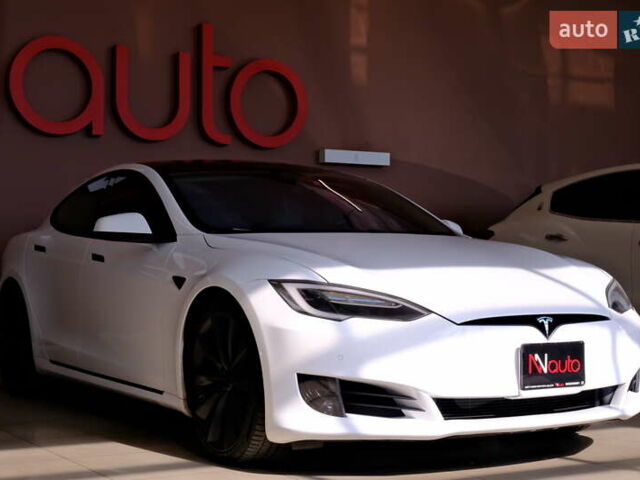 Белый Тесла Модель С, объемом двигателя 0 л и пробегом 62 тыс. км за 20900 $, фото 6 на Automoto.ua