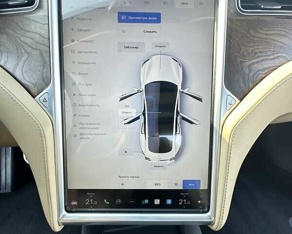Белый Тесла Модель С, объемом двигателя 0 л и пробегом 170 тыс. км за 23800 $, фото 45 на Automoto.ua