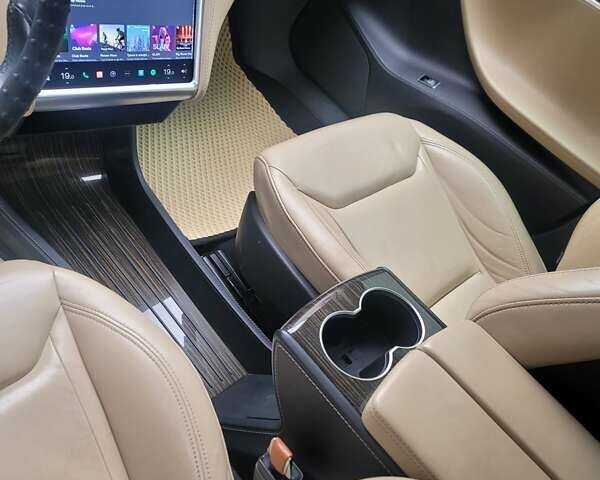 Белый Тесла Модель С, объемом двигателя 0 л и пробегом 150 тыс. км за 20500 $, фото 16 на Automoto.ua