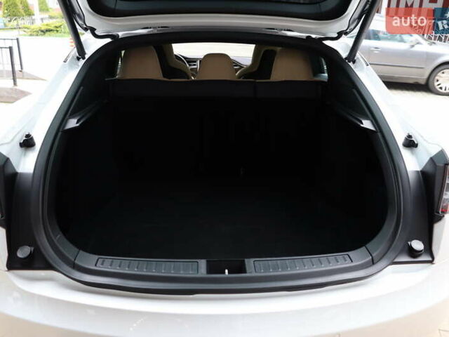 Тесла Модель С 2016 у Львові на Automoto.ua Білий Тесла Модель С, об'ємом двигуна 0 л та пробігом 86 тис. км за 20900 $, фото 34 на Automoto.ua