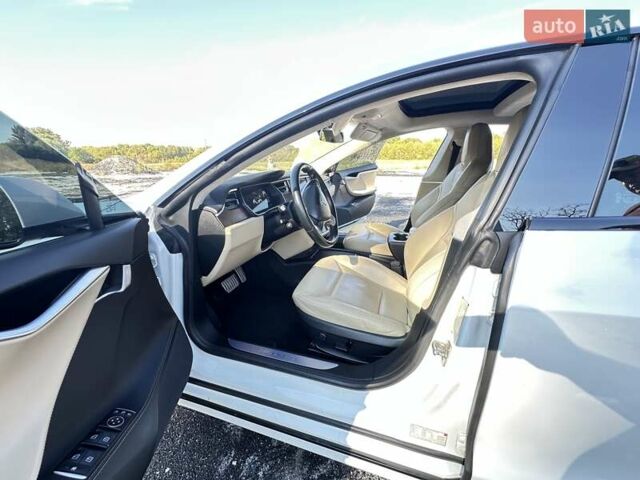 Белый Тесла Модель С, объемом двигателя 0 л и пробегом 170 тыс. км за 23800 $, фото 50 на Automoto.ua