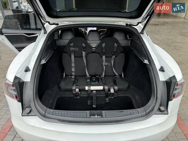 Білий Тесла Модель С, об'ємом двигуна 0 л та пробігом 134 тис. км за 15850 $, фото 16 на Automoto.ua