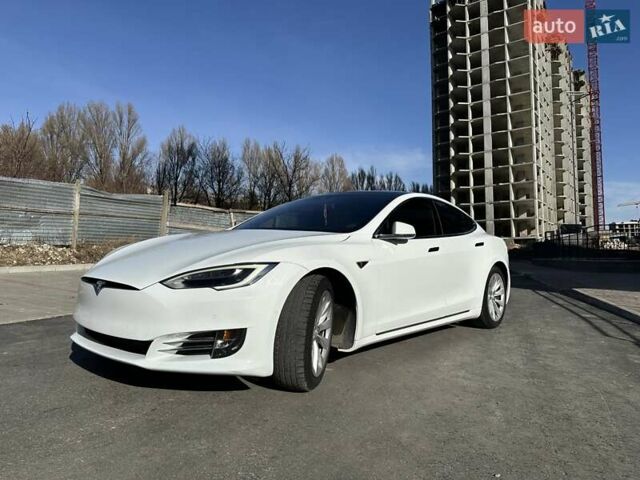Белый Тесла Модель С, объемом двигателя 0 л и пробегом 159 тыс. км за 15500 $, фото 5 на Automoto.ua
