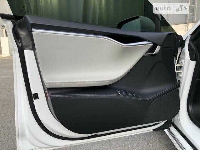Белый Тесла Модель С, объемом двигателя 0 л и пробегом 111 тыс. км за 25800 $, фото 30 на Automoto.ua