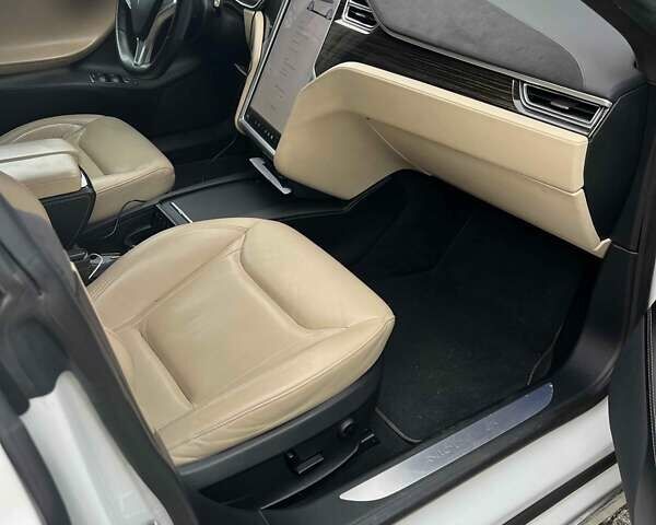 Білий Тесла Модель С, об'ємом двигуна 0 л та пробігом 72 тис. км за 21400 $, фото 3 на Automoto.ua