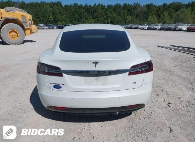 Белый Тесла Модель С, объемом двигателя 0 л и пробегом 175 тыс. км за 12900 $, фото 6 на Automoto.ua