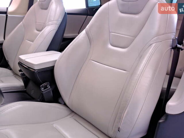 Белый Тесла Модель С, объемом двигателя 0 л и пробегом 62 тыс. км за 20900 $, фото 43 на Automoto.ua