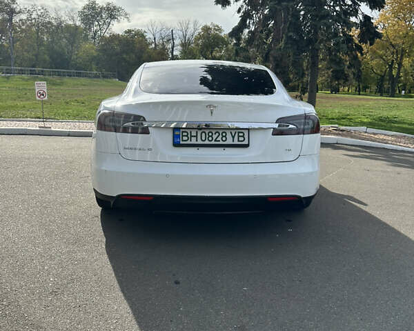 Белый Тесла Модель С, объемом двигателя 0 л и пробегом 105 тыс. км за 13700 $, фото 4 на Automoto.ua