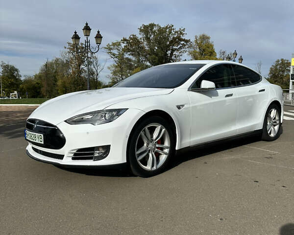 Білий Тесла Модель С, об'ємом двигуна 0 л та пробігом 105 тис. км за 15900 $, фото 7 на Automoto.ua