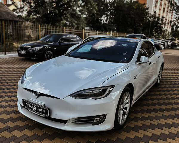 Белый Тесла Модель С, объемом двигателя 0 л и пробегом 96 тыс. км за 16990 $, фото 4 на Automoto.ua