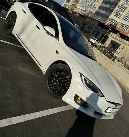 Белый Тесла Модель С, объемом двигателя 0 л и пробегом 272 тыс. км за 16500 $, фото 2 на Automoto.ua