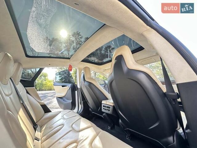 Белый Тесла Модель С, объемом двигателя 0 л и пробегом 170 тыс. км за 23800 $, фото 32 на Automoto.ua
