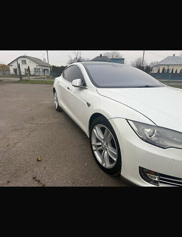 Білий Тесла Модель С, об'ємом двигуна 0 л та пробігом 106 тис. км за 12800 $, фото 2 на Automoto.ua