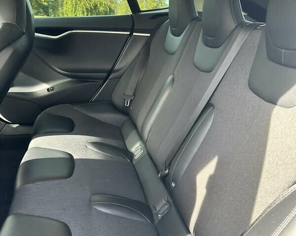 Білий Тесла Модель С, об'ємом двигуна 0 л та пробігом 105 тис. км за 15900 $, фото 17 на Automoto.ua