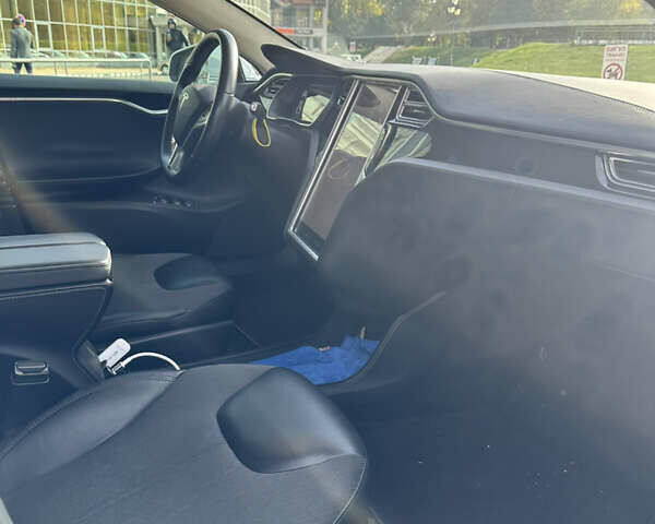 Білий Тесла Модель С, об'ємом двигуна 0 л та пробігом 105 тис. км за 15900 $, фото 20 на Automoto.ua