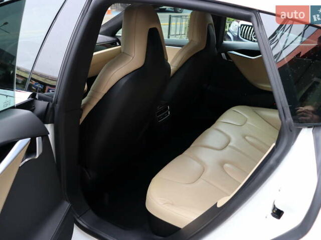 Тесла Модель С 2016 у Львові на Automoto.ua Білий Тесла Модель С, об'ємом двигуна 0 л та пробігом 86 тис. км за 20900 $, фото 29 на Automoto.ua