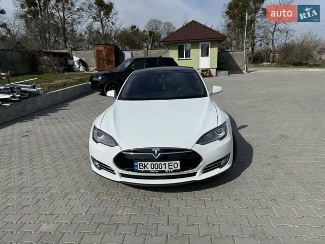 Белый Тесла Модель С, объемом двигателя 0 л и пробегом 123 тыс. км за 18300 $, фото 1 на Automoto.ua