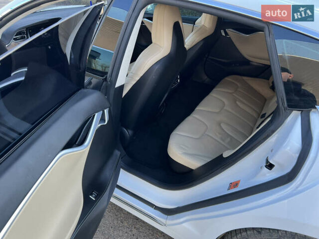 Белый Тесла Модель С, объемом двигателя 0 л и пробегом 171 тыс. км за 16600 $, фото 17 на Automoto.ua