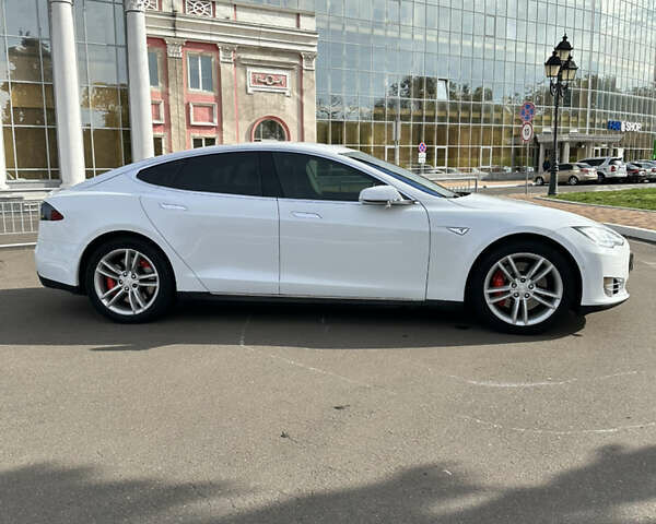 Білий Тесла Модель С, об'ємом двигуна 0 л та пробігом 105 тис. км за 15900 $, фото 2 на Automoto.ua