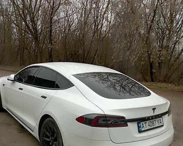 Белый Тесла Модель С, объемом двигателя 0 л и пробегом 136 тыс. км за 14900 $, фото 3 на Automoto.ua