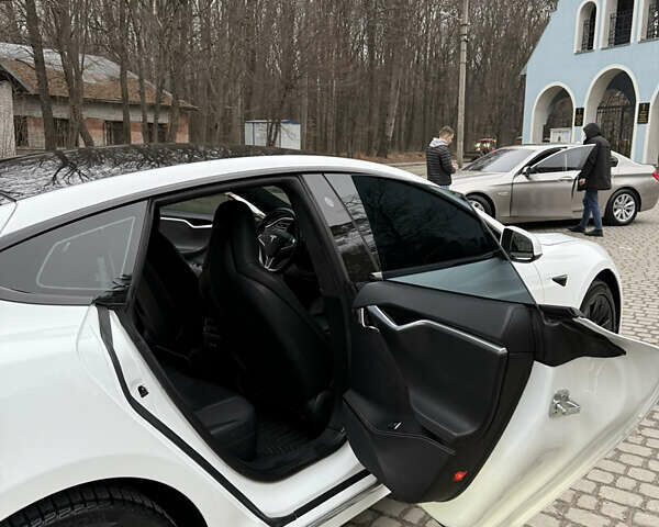 Белый Тесла Модель С, объемом двигателя 0 л и пробегом 199 тыс. км за 15499 $, фото 11 на Automoto.ua
