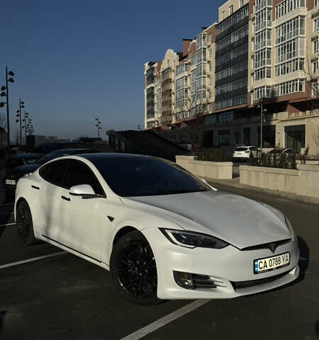Белый Тесла Модель С, объемом двигателя 0 л и пробегом 272 тыс. км за 16500 $, фото 3 на Automoto.ua