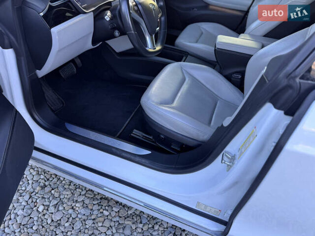 Тесла Модель С 2016 у Івано-Франківську на Automoto.ua Білий Тесла Модель С, об'ємом двигуна 0 л та пробігом 182 тис. км за 16500 $, фото 21 на Automoto.ua