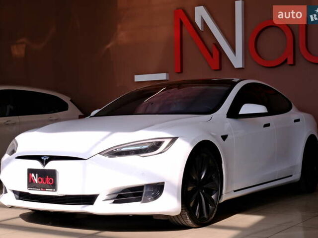 Белый Тесла Модель С, объемом двигателя 0 л и пробегом 62 тыс. км за 20900 $, фото 4 на Automoto.ua