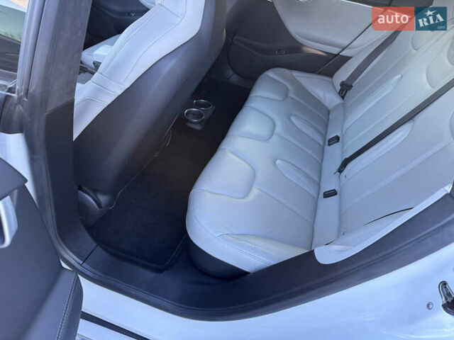 Тесла Модель С 2016 у Івано-Франківську на Automoto.ua Білий Тесла Модель С, об'ємом двигуна 0 л та пробігом 182 тис. км за 16500 $, фото 27 на Automoto.ua