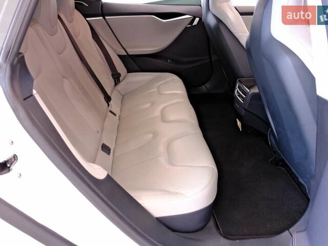 Белый Тесла Модель С, объемом двигателя 0 л и пробегом 62 тыс. км за 20900 $, фото 49 на Automoto.ua