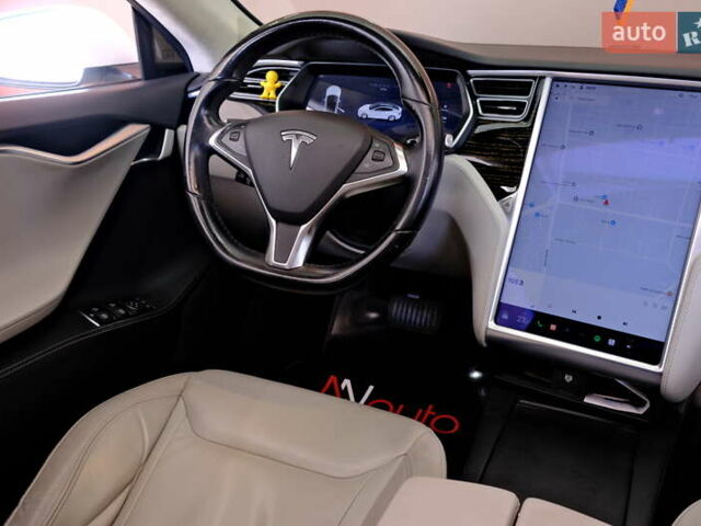 Белый Тесла Модель С, объемом двигателя 0 л и пробегом 62 тыс. км за 20900 $, фото 58 на Automoto.ua