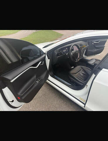 Білий Тесла Модель С, об'ємом двигуна 0 л та пробігом 106 тис. км за 12800 $, фото 8 на Automoto.ua