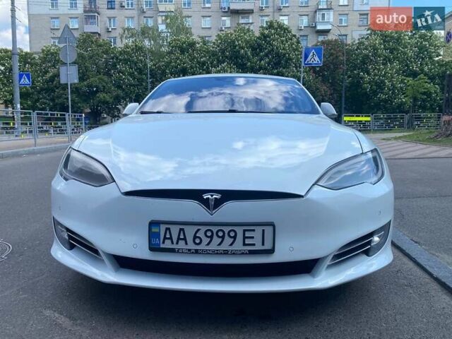 Белый Тесла Модель С, объемом двигателя 0 л и пробегом 235 тыс. км за 27000 $, фото 1 на Automoto.ua