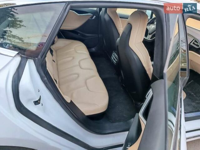 Белый Тесла Модель С, объемом двигателя 0 л и пробегом 105 тыс. км за 15900 $, фото 6 на Automoto.ua